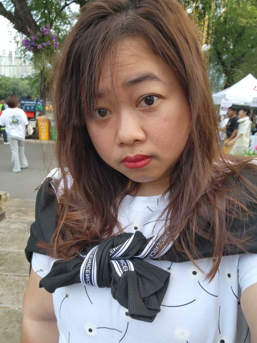 NooNatty5545's tweet photo. นั่งหงอย กลางงานกาชาด
แก่ละเดินไม่ไหว
🤣🤣🤣 https://t.co/EcwNzEdSWb