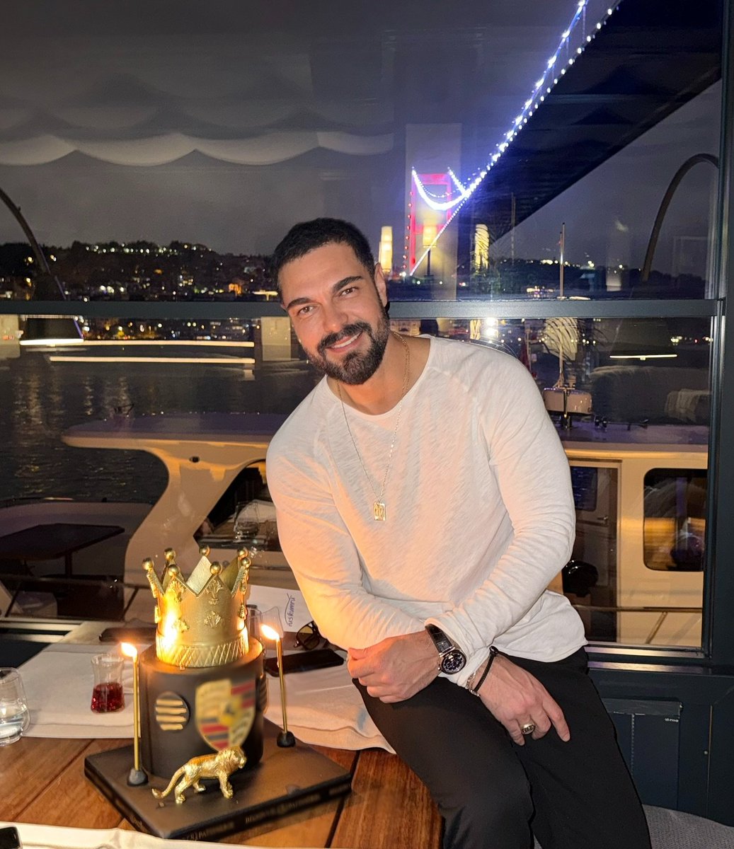 #HalilİbrahimCeyhan'dan sevenlerine doğum günü teşekkürü:
"Güzel dilekleriniz, güzel kalpleriniz için yanımda olduğunuz için çok teşekkür ederim… Hep birlikte bu vesiyleyle yüzlerce çocuğun hayatına dokunduk, gerçek mutlulukları paylaştık. İyi ki varsınız, birlikte daha nice