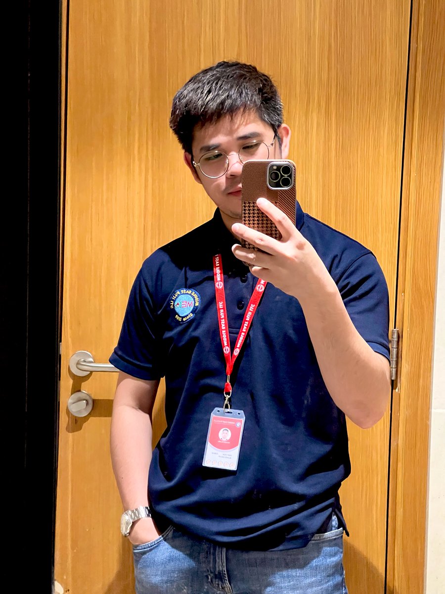 Detached tweet media