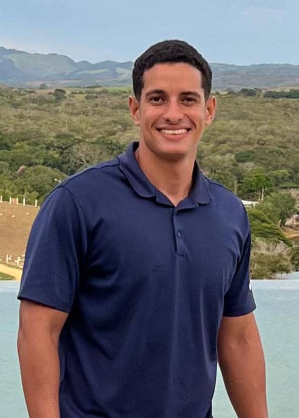 zulimadelvalle's tweet photo. #CarlosAlfredoAponte 25 años de edad, un jóven al cual el régimen le arrancó sus sueños,  hoy 335 días secuestrado por la tiranía. Es inocente, estudiante y un futuro paralizado, por que está detrás de unas rejas siendo inocente. Minutos que cuentan. #LibertadParaCarlos https://t.co/mm1R9j4oH6