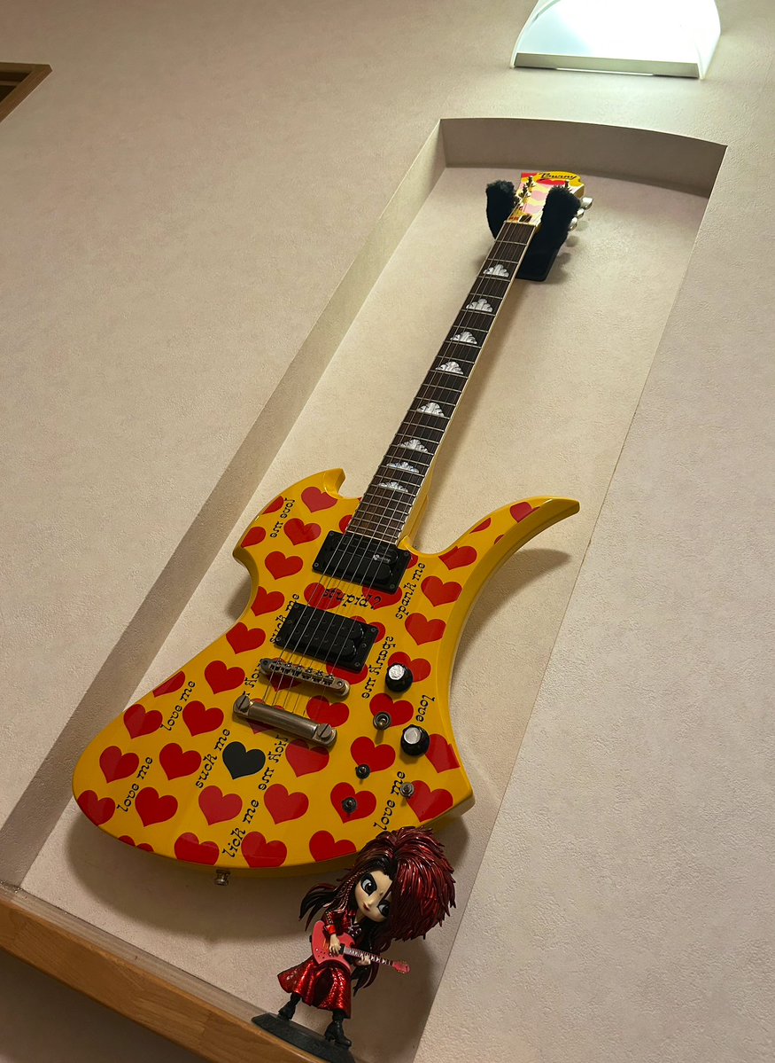 HIDEさんモデルの中から、今日はイエローハート弾こうと思います