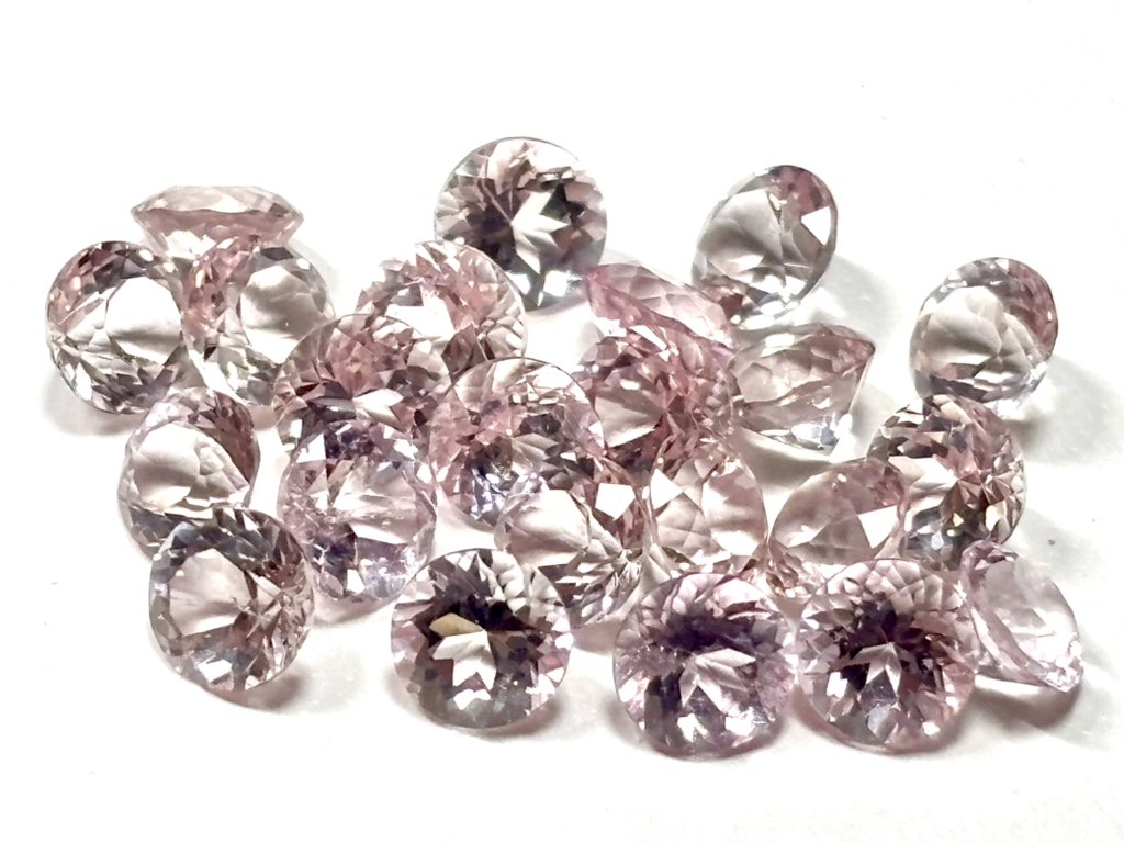 【初開催記念プレゼント2🎁】

㊗️福岡開催決定㊗️
1219日（金）、20日（土）の2日間
たからいし販売会in博多を開催します！

初開催を記念して「ピンクスピネル」を2名様にプレゼント！

【応募方法】
①フォロワーになる
②このポストをリポスト&amp;いいね

20日締切。
当選者へ翌日DMします！