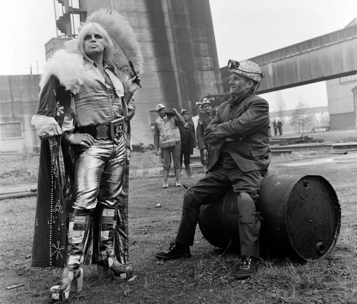 Slobopitek's tweet image. Мені обіцяли що я буду ultra high speed tier 1 operator і от ми о 5й ранку штовхаємо з болота течик на бронегрупі