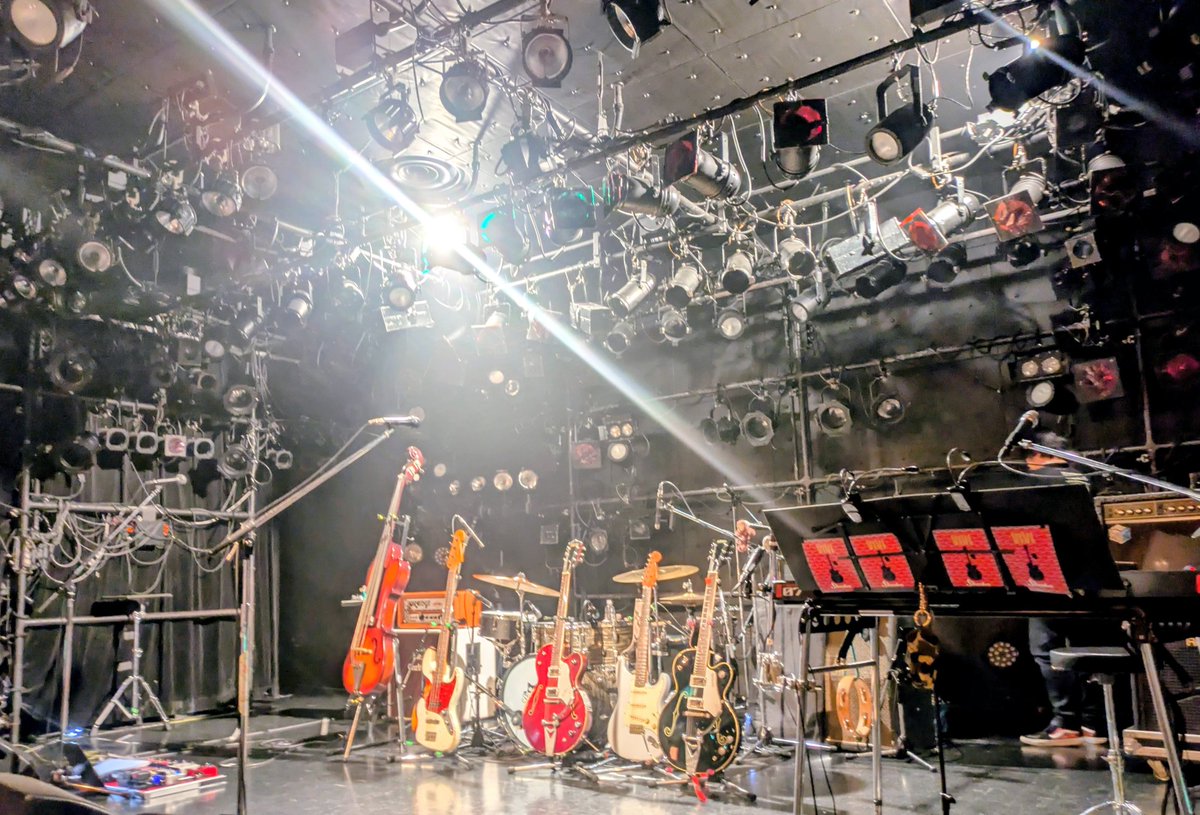 newhorizonbash's tweet photo. 梅田CLAB QUATTRO
SHERBETSに行きました
一曲目からヤバかった😭
ベンジーも楽しそうにギター弾いていましたね
最高でした
また観に行きます
#SHERBETS
#ベンジー https://t.co/85pQtWQHwj