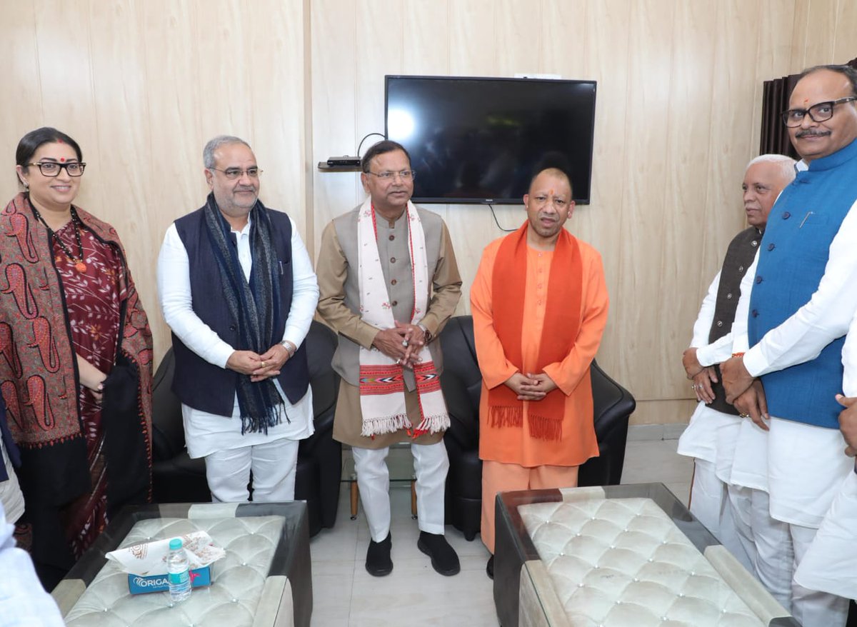 mppchaudhary's tweet photo. आज लखनऊ में भाजपा उत्तर प्रदेश के अध्यक्ष पद हेतु माननीय मुख्यमंत्री योगी आदित्यनाथ जी, माननीय उप मुख्यमंत्री श्री केशव प्रसाद मौर्य जी, माननीय उप मुख्यमंत्री श्री ब्रजेश पाठक जी, माननीय जल शक्ति मंत्री श्री स्वतंत्र देव सिंह जी की उपस्थिति में नामांकन पत्र दाखिल किया।

इस अवसर पर भारतीय जनता पार्टी के माननीय राष्ट्रीय महासचिव श्री विनोद तावड़े जी, भाजपा उत्तर प्रदेश के मा. प्रदेश अध्यक्ष श्री भूपेंद्र सिंह चौधरी जी, भाजपा उत्तर प्रदेश के मा. महामंत्री (संगठन) श्री धर्मपाल सिंह जी, पूर्व केंद्रीय मंत्री डॉ. महेन्द्र नाथ पाण्डेय जी, पूर्व केंद्रीय मंत्री श्रीमती स्मृति ईरानी जी, उत्तर प्रदेश सरकार के मा. मंत्रीगण, मा. जनप्रतिनिधिगण एवं पार्टी पदाधिकारीगण की गरिमामयी उपस्थिति रही।

@myogiadityanath 
@kpmaurya1 
@brajeshpathakup 
@swatantrabjp 
@TawdeVinod 
@Bhupendraupbjp 
@idharampalsingh 
@DrMNPandeyMP
@smritiirani 
#BJP #BJP4UP
