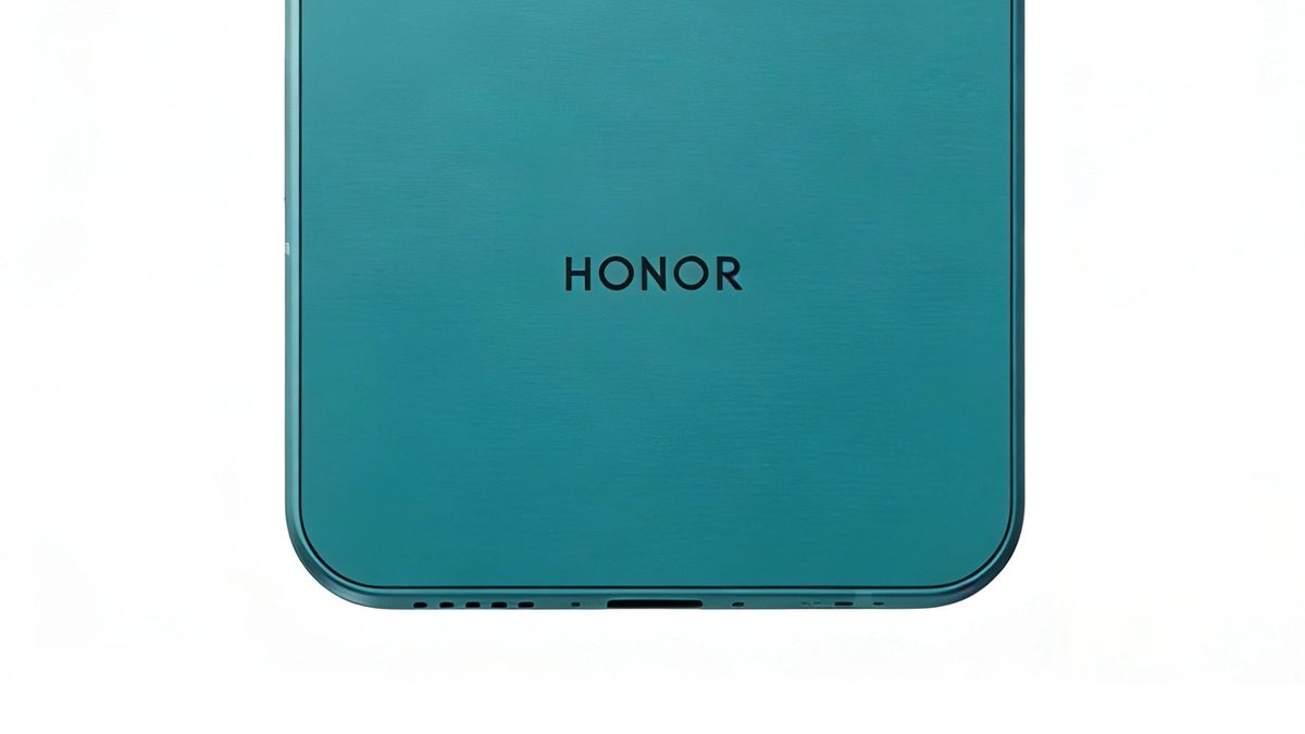 geekdegafas's tweet photo. Estos renders del Honor Win están generados por IA. 

Fijaos en la imagen 1 vs imagen 2. ¿Cómo se van a ver en perspectiva cenital el USB-C, el micrófono, los altavoces y en el otro no?

Y luego. Elementos en imagen 3 y 4 que nos muestran un texto ilegible y un embellecedor de la cámara cuya circunferencia no es perfecta. 

Y ojo, que este señor es redactor de un conocido medio. 

O no revisa lo que publica o lo sabe y aún así…