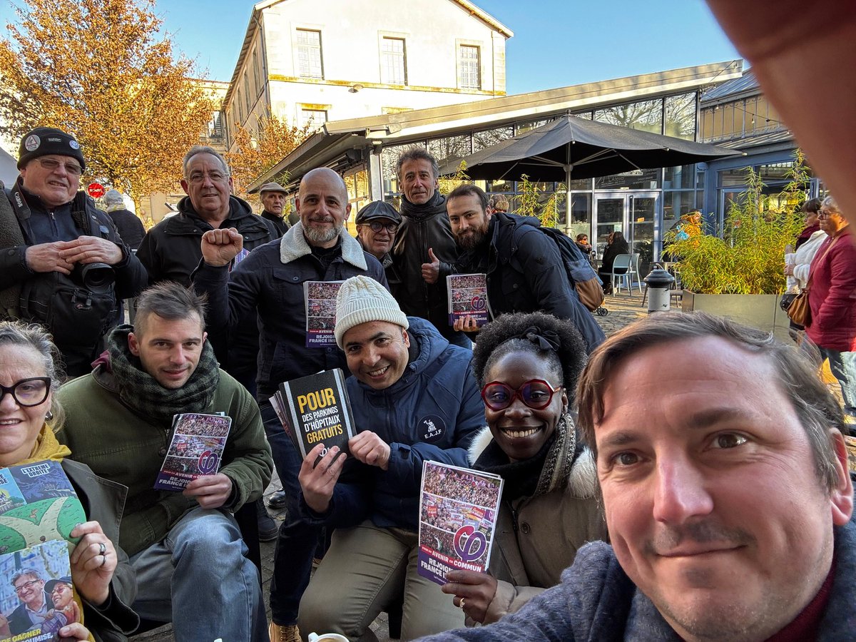 Aurelientache's tweet photo. Incroyable mobilisation des Insoumis ce matin, sur le marché de Saint-Maixent l'Ecole !  

Partout le meme mot d'ordre: ras-le-bol de Macron et de tous ceux qui soutiennent sa politique.

Un autre monde est possible et il est même certain ! Un grand bravo aux camarades de @lfi79. https://t.co/aHiywd9Rff