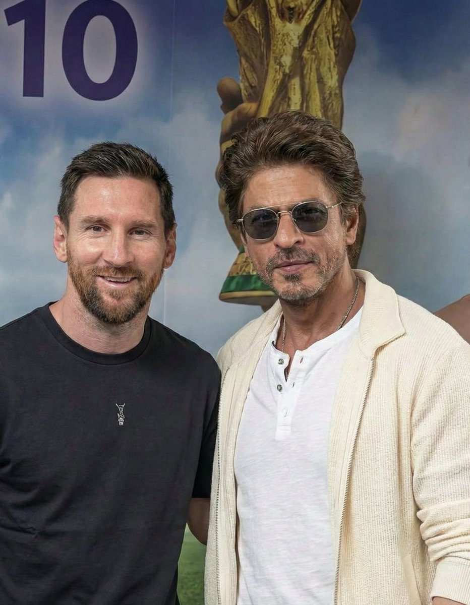 As per sources Shahrukh Khan paid 9 lakh for this pic with Lionel Messi 😭
