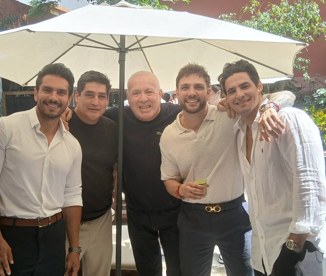 Facu compartiendo con amigos.
🌲🎅.
#FacundoGonzalez