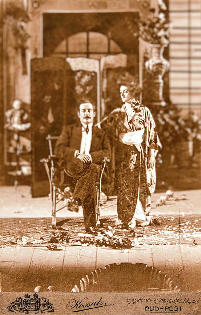 ConrothN's tweet photo. Italian #operacomposer #GiacomoPuccini and Hungarian #soprano #ElzaSzamosi, first singer to perform the role of Cio-Cio-San in the Hungarian premiere of #Puccini's 'Madama Butterfly'.
#Budapest May 12, 1906 ๐ถ https://t.co/fLfroF1RnG