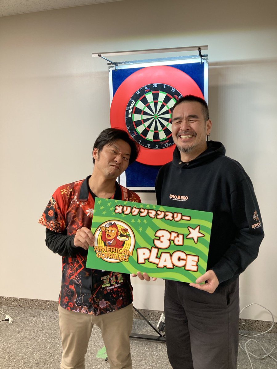 3rdシーズン第3回メリケンスティールマンスリー
優勝
<a href="/west1008sun/">太陽☆one80</a> 
準優勝
<a href="/keis_754/">名越 圭祐 DYNASTY A-FLOW</a> 
３位タイ
<a href="/ATdarts1008/">阿部奨 (アベタスク) DYNASTY TRIPLEIGHT</a> 
<a href="/do_and_yuudai/">DOと雄大【プロダーツプレイヤーと息子】</a> 
でした👏👏👏
ロビンから熱戦でした🎯
決勝戦流石JDOランキング1位のたいよんぬに軍配
参加選手の皆様ありがとうございました。
設営撤収お疲れ様でした。
