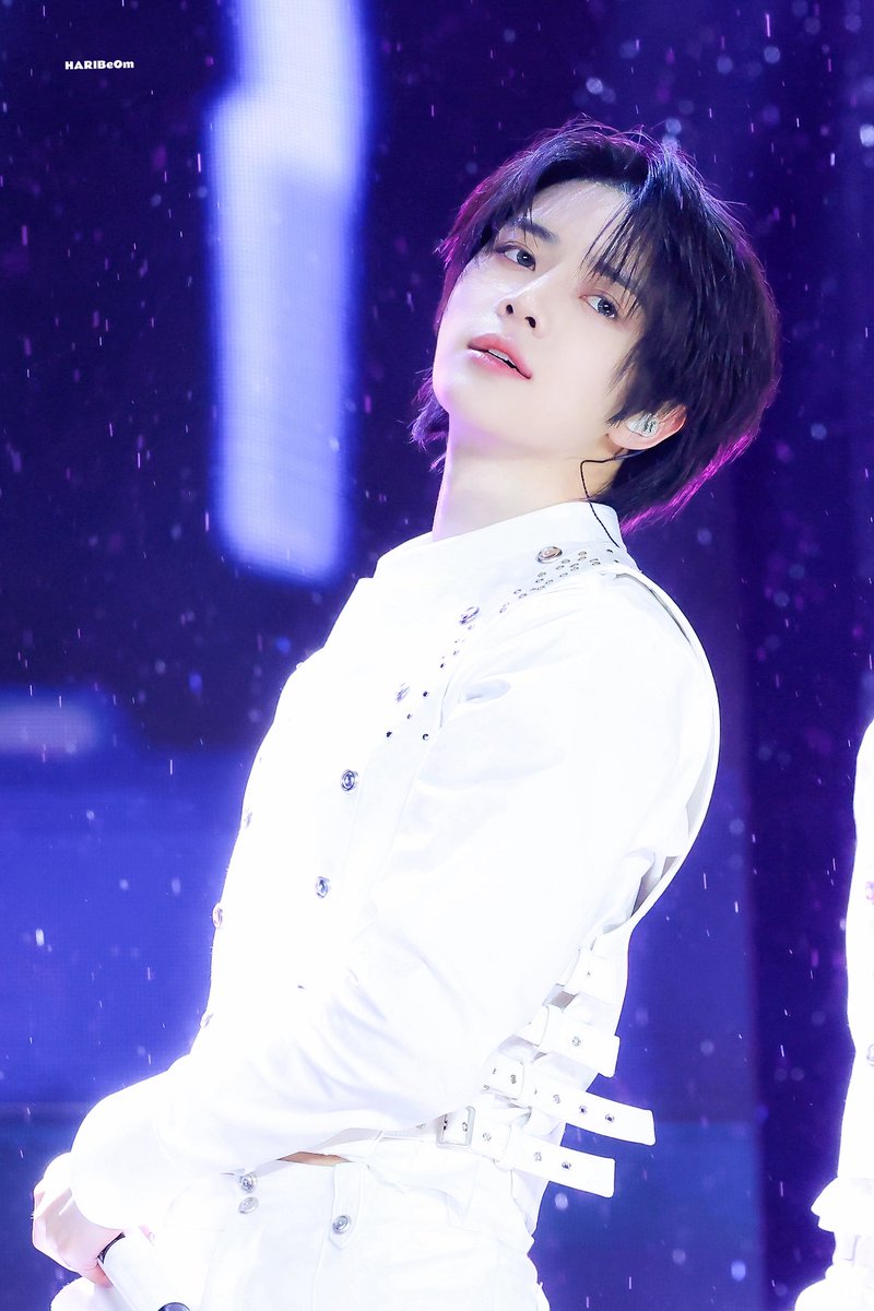 HARIBeOm_313's tweet photo. εïз 251213 εïз MUSIC BANK IN TOKYO
🌧️ Dancing in the rain💧

#투모로우바이투게더 
#범규  #BEOMGYU #TXT_범규
#TXT #TOMORROW_X_TOGETHER #ボムギュ https://t.co/5vLPqLrgpn