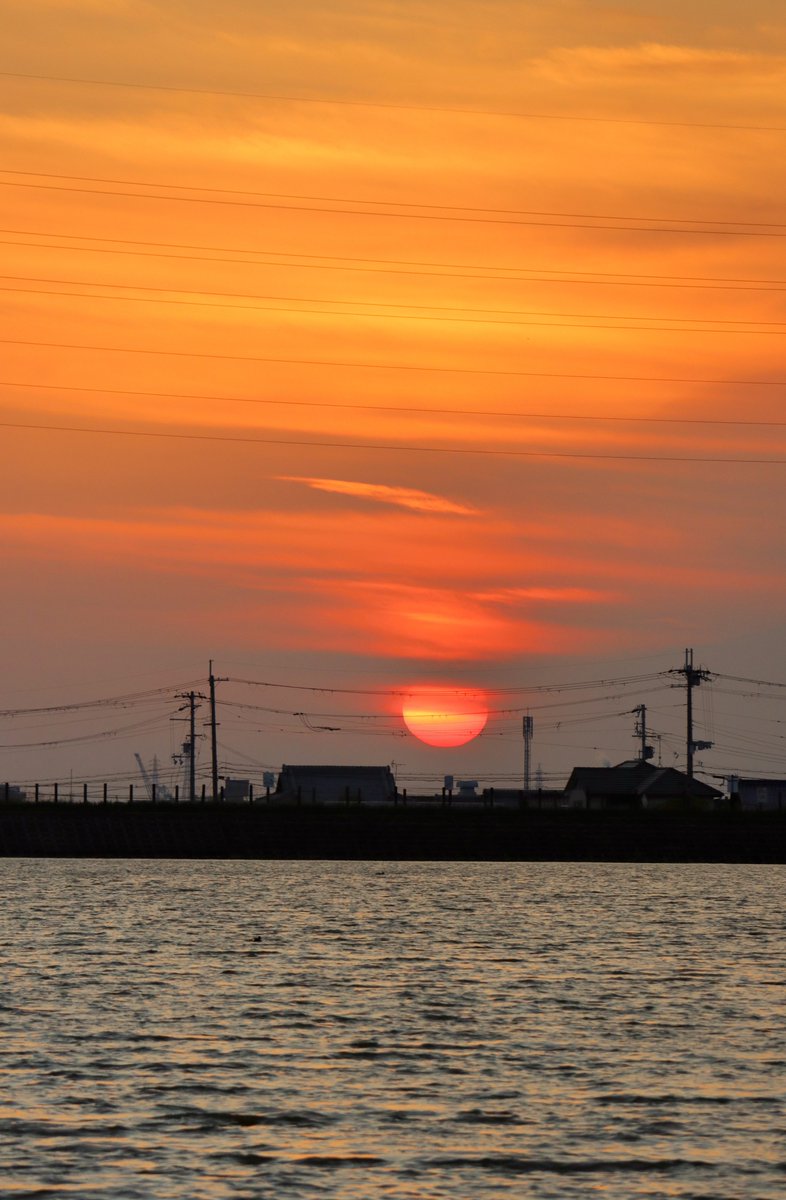 夕べ 夕焼け #橙色の世界 #水辺 December 13, 2025 Saturday The cold days