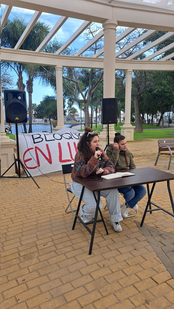 Empiez la rueda de prensa

🗣 La lucha de el Bloque de Avenida Europa 15 es la lucha de todas las inquilinas 

#NosQuedamos
