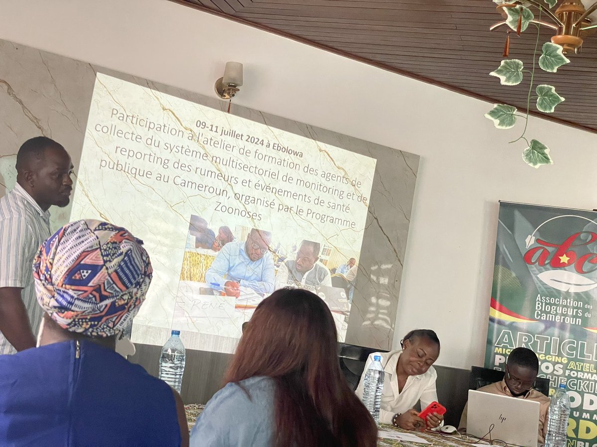 Asitchoma's tweet photo. L’association des blogueurs du Cameroun @BloggersCM tient en ce moment au carrefour Bastos à Yaoundé, son assemblée générale élective. 

Deux candidats sont en lice pour la présidence…  @Le_TDK et @BwamouFabrice https://t.co/8VIIAuSqKQ