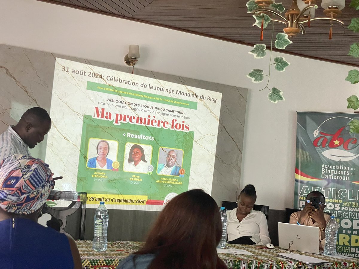 Asitchoma's tweet photo. L’association des blogueurs du Cameroun @BloggersCM tient en ce moment au carrefour Bastos à Yaoundé, son assemblée générale élective. 

Deux candidats sont en lice pour la présidence…  @Le_TDK et @BwamouFabrice https://t.co/8VIIAuSqKQ