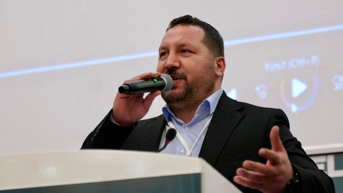 Haymana İstişare Kampımızın 2. günü, Genel Başkanımızın açılış konuşmasının ardından İletişim Başkanlığımızın sunumlarıyla devam ediyor.