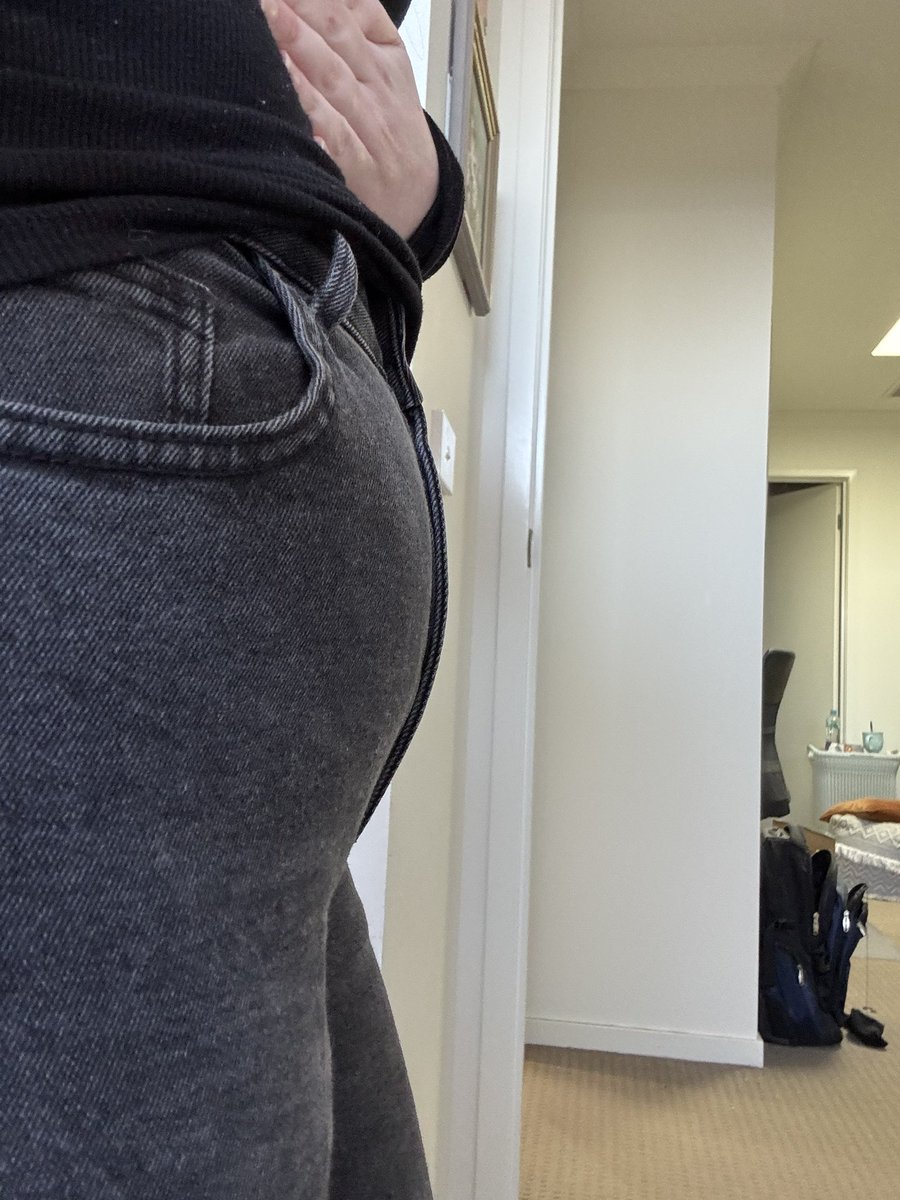starsbymooniee's tweet photo. #desperation #omorashikink #sub #bladderbulge https://t.co/44zgyWIhMy