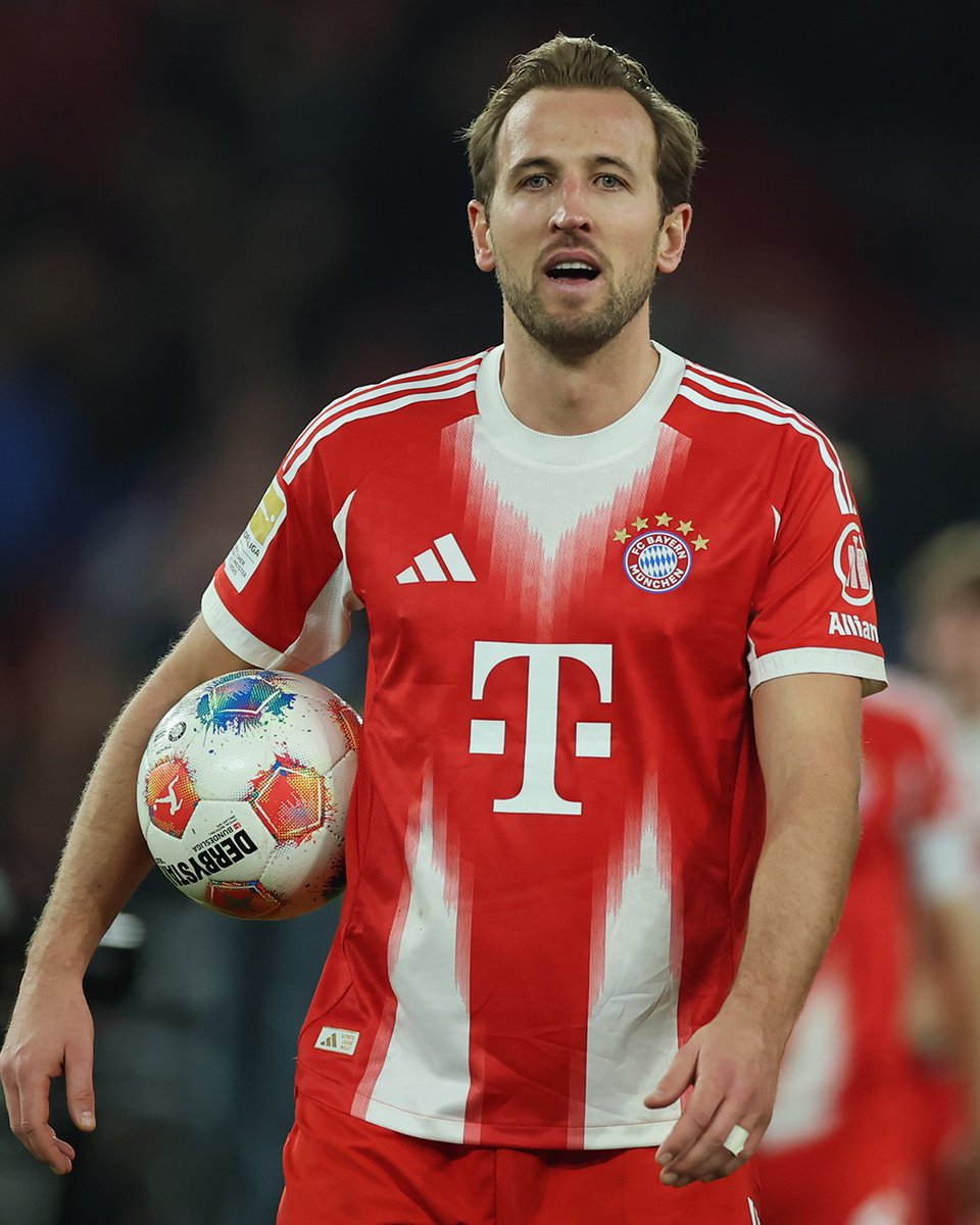 footballontnt's tweet image. Harry Kane smashed the record for reaching 10 hat-tricks last weekend, achieving it after just 76 Bundesliga appearances ⚽️⚽️⚽️

For context, it took the great Robert Lewandowski 324 games to do the same 😱