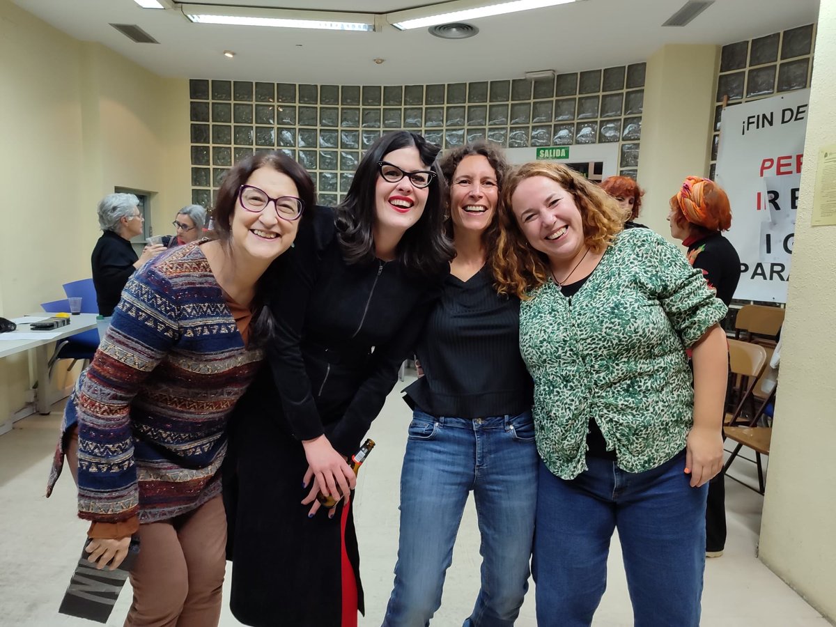 20 años de PPiiNA celebrados como mejor sabemos: risas, reencuentros, bailoteo y Premios PPiiNA 💜🥳 Ladrillazos, limones y Leonas de Oro para recordar de dónde venimos y por qué seguimos. A por la siguiente… más PPiiNA siempre 💪🏽💃🏽🥂