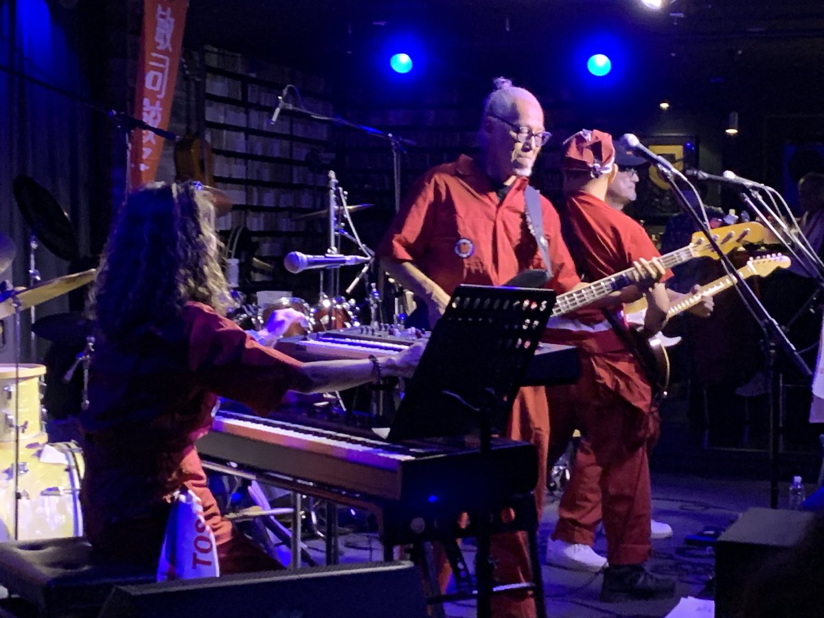manbo1963's tweet photo. 北京亭のライブに行った。メンバーみんな楽しそうにやりまくってて…こっちも楽しかった。
でもジェラシー、うちの奴らも楽しくやってんねやろか？ https://t.co/qRMVNPAPbB