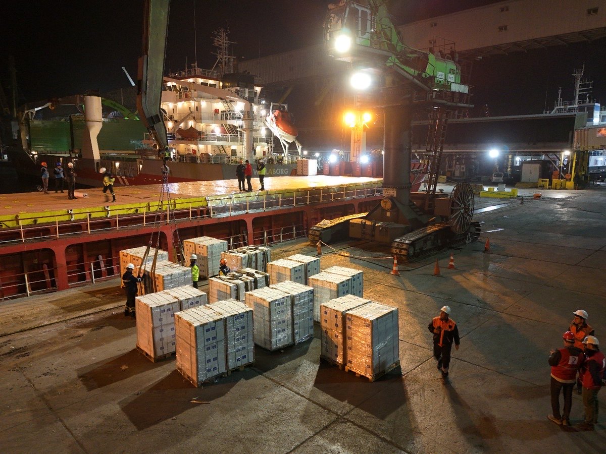 Kosova’s humanitarian aid for the people of Gaza has officially departed from the port of Mersin in Türkiye. The aid includes tents, food supplies, blankets, and 158,000 hot meals for civilians in need. Although the decision was made in January, its implementation became possible