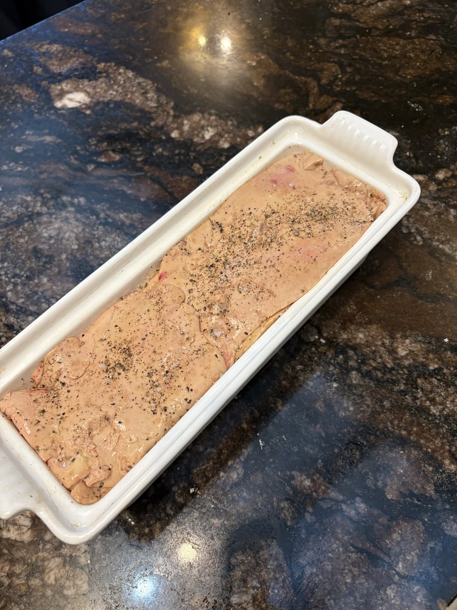 Fait son propre foie gras avec le foie frais du producteur local… production direct ! #perigord #foiegras #sarlat <a href="/BenjFontaine/">Benjamin Fontaine</a>