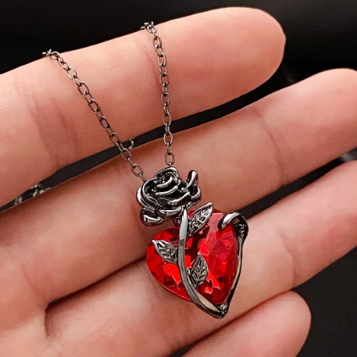 I just received Gothic Rose Heart Pendant Necklace - 01 Red by Rags n Rituals from Lycentropy (Makoto :P) via Throne. Thank you! throne.com/avalihn #Wishlist #Throne