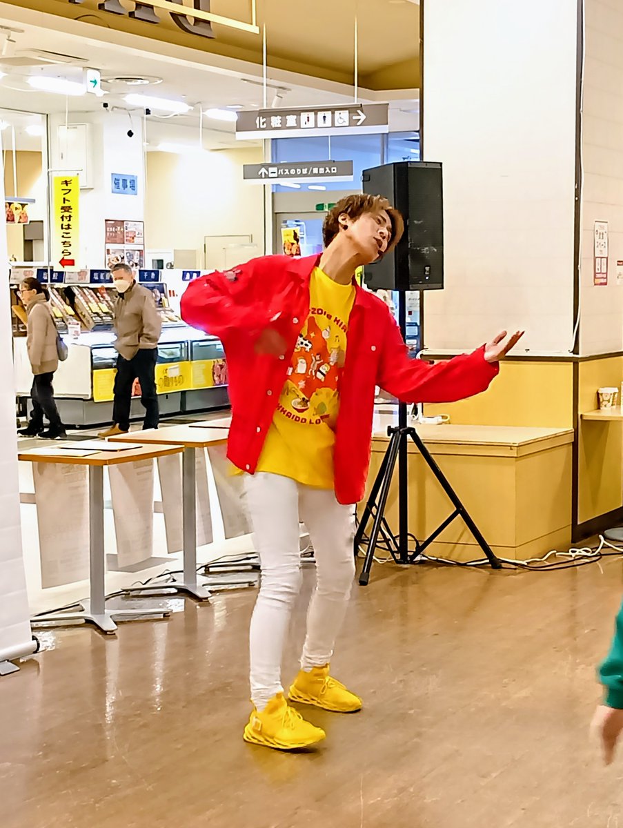 GKD_IWAMIZAWA's tweet image. EverZone HIROKI
インストアライブ ＠ イオン岩見沢

熱いステージありがとうございました

汗かいて風邪ひかないでくださいね

ご来場いただいた皆様ありがとうございました

また来てくださいね

#EverZone #HIROKI 
#玉光堂イオン岩見沢店 #玉光堂 #イオン岩見沢 #岩見沢