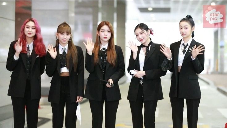 Lov u🤍 setelah semua ini aku berharap kalian bisa bareng lagii tapii aku tau itu ngga mungkin🥺😭 ditunggu reuniannya yaa kangen banget liat kalian berlima🥺🩷🩵🤍