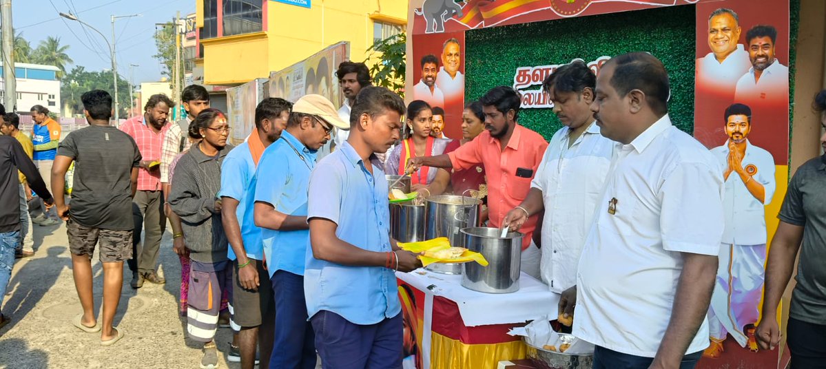 தமிழக வெற்றிக் கழகத்தின் தலைவர் சொல்லுக்கிணங்க

கழகப் பொதுச் செயலாளர் அவர்கள் வழிகாட்டுதல்படி

*சென்னை புறநகர் மாவட்ட கிருத்திகா சத்யா ; ஹாசினி : சாய்னேஷ்; பிறந்தநாள் தமிழக வெற்றிக் கழகம்* சார்பாக,

#இன்று 35வது நாளாக ஏழை எளிய மக்களுக்கு காலை சிற்றுண்டி வழங்கப்பட்டது.