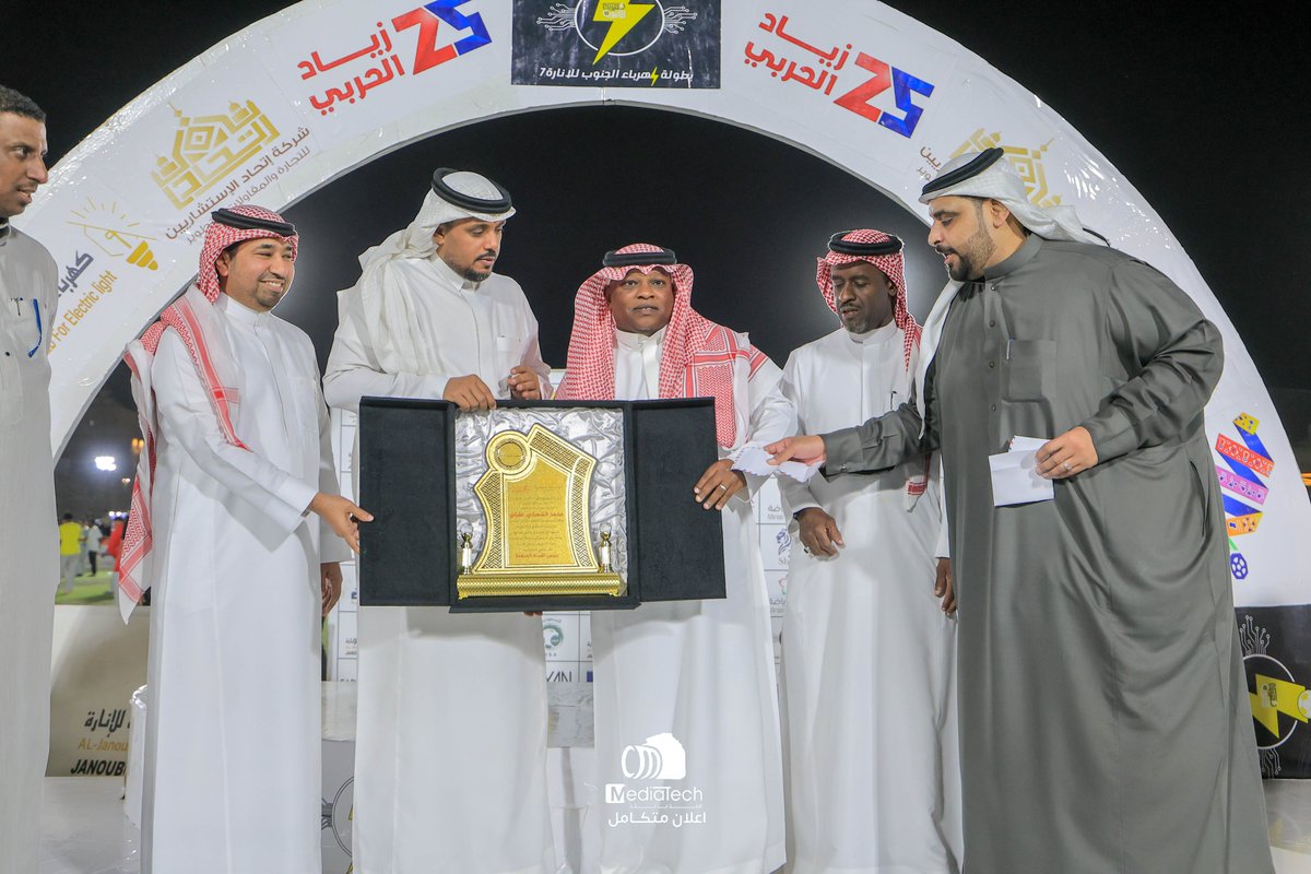 Medi0Tech's tweet image. 🏆نهائي بطولة كهرباء الجنوب للإنارة 7🏆
 
تكريم ضيوف النهائي

سلام الجامعة VS  العربي

⬇️ رابط البث المباشر ⬇️

#ميدياتك