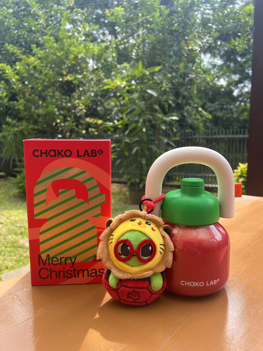 sparkleawa's tweet photo. i also got one!! bought it because of krist and the color reminds me of kingman❤️❤️🥹

@kristtps @kingman_gmmtv 
#Chakolab #KINGMAN #คริสสิงโต https://t.co/bPwmUxzeK8