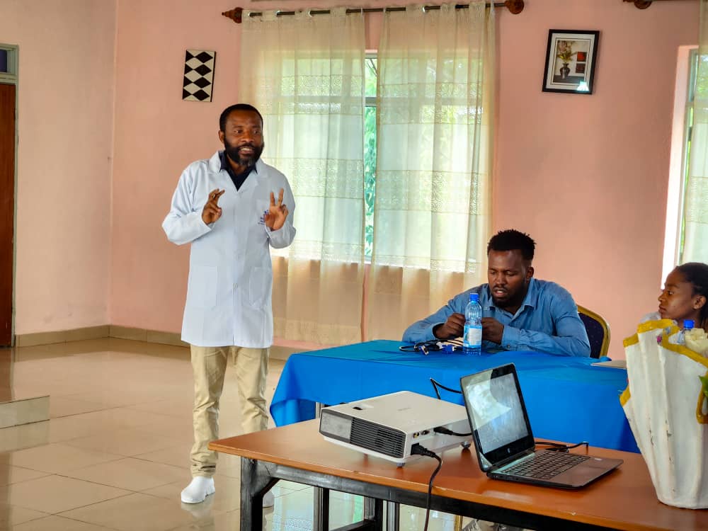 DrcHroc's tweet photo. La résilience face aux épreuves de la vie : comment surmonter nos difficultés?

Telle était la thématique principale de la retraite annuelle organisée par HROC RDC à l'intention de son personnel de coordination et de ses agents de terrain (facilitateurs). https://t.co/Qkd39UPGuu
