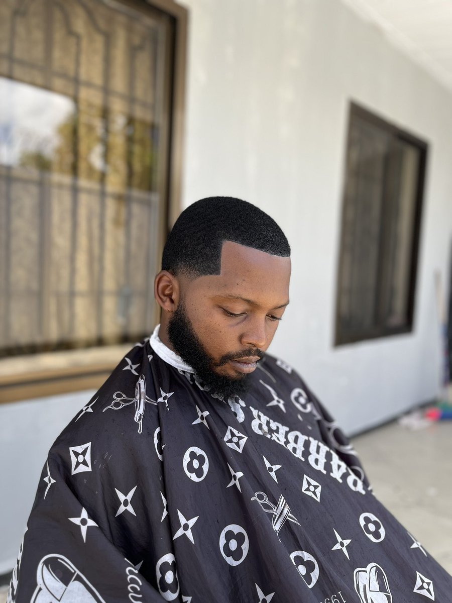 CutsByJason's tweet photo. It has to be impossible for it to be "God did".

🏠 home service

📍 sinza

☎️ 0625453355

#cleancutsalways https://t.co/pW24j5wuu5