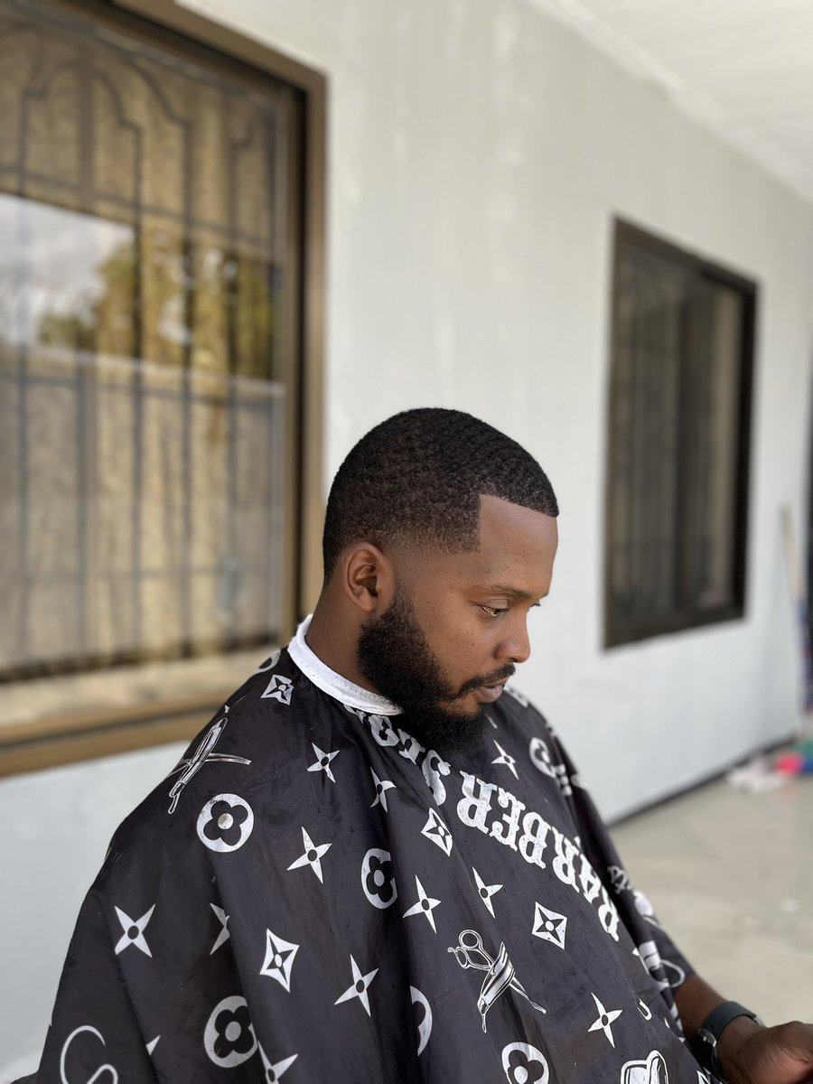 CutsByJason's tweet photo. It has to be impossible for it to be "God did".

🏠 home service

📍 sinza

☎️ 0625453355

#cleancutsalways https://t.co/pW24j5wuu5