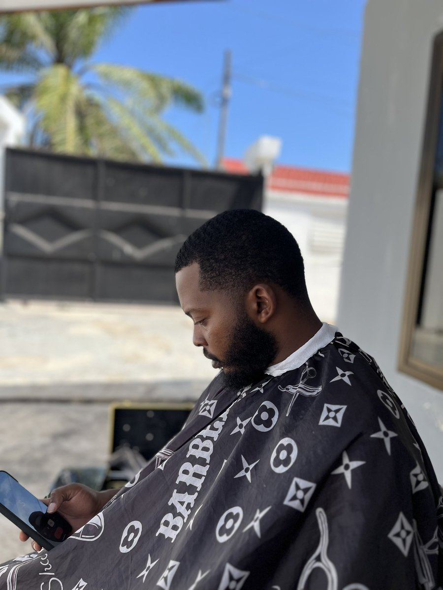 CutsByJason's tweet photo. It has to be impossible for it to be "God did".

🏠 home service

📍 sinza

☎️ 0625453355

#cleancutsalways https://t.co/pW24j5wuu5