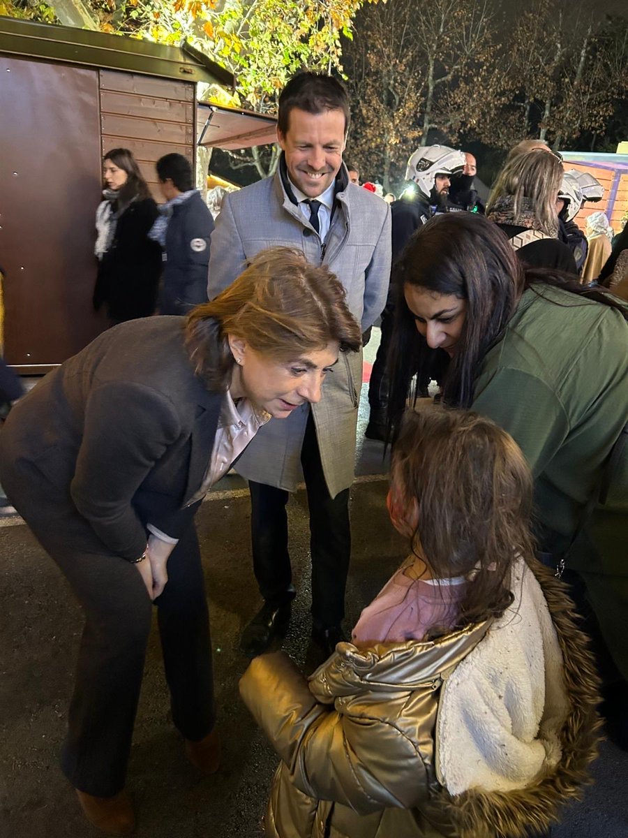 Les crèches sont l’âme de notre Provence.
Soyons fiers de nos santonniers et de leur savoir-faire !

Nos traditions, nous les faisons vivre, envers et contre ceux qui veulent tout aseptiser.

Bravo à <a href="/Sylvainsouvestr/">Sylvain Souvestre</a> et à ses équipes pour ce beau marché de Noël du 11/12 🎄✨