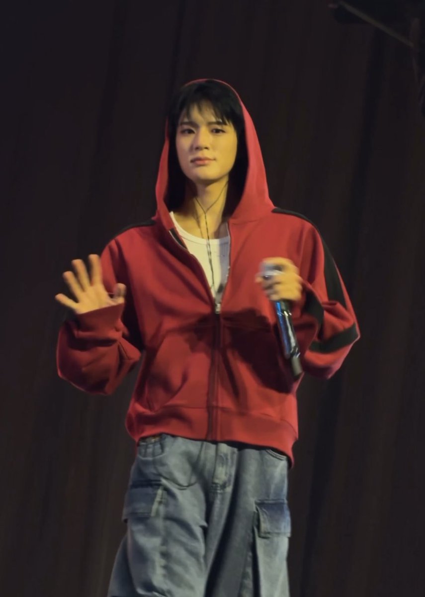 jnlfolder's tweet photo. jeno from today’s soundcheck https://t.co/lcWiGFJ007