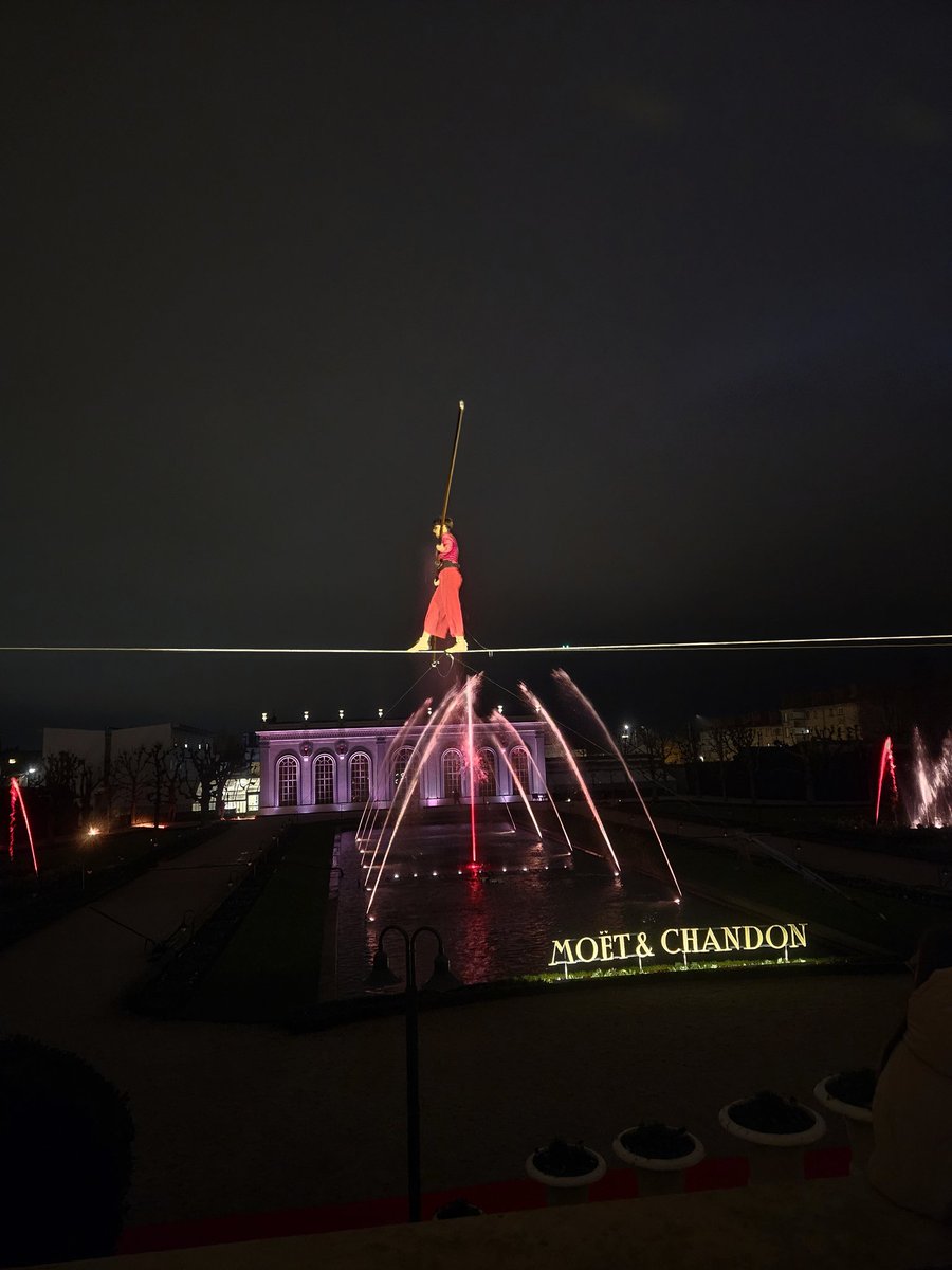 IMPAAKT's tweet photo. 🥂 Quel bonheur de visiter nos clients pendant les 25 ans des Habits de Lumière à Épernay !!! ✨️🥰

#habitsdelumiere #orlinski #champagnecollardpicard #epernay #siteweb #branding https://t.co/A819EYtu0r