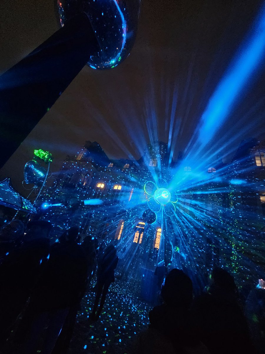 IMPAAKT's tweet photo. 🥂 Quel bonheur de visiter nos clients pendant les 25 ans des Habits de Lumière à Épernay !!! ✨️🥰

#habitsdelumiere #orlinski #champagnecollardpicard #epernay #siteweb #branding https://t.co/A819EYtu0r