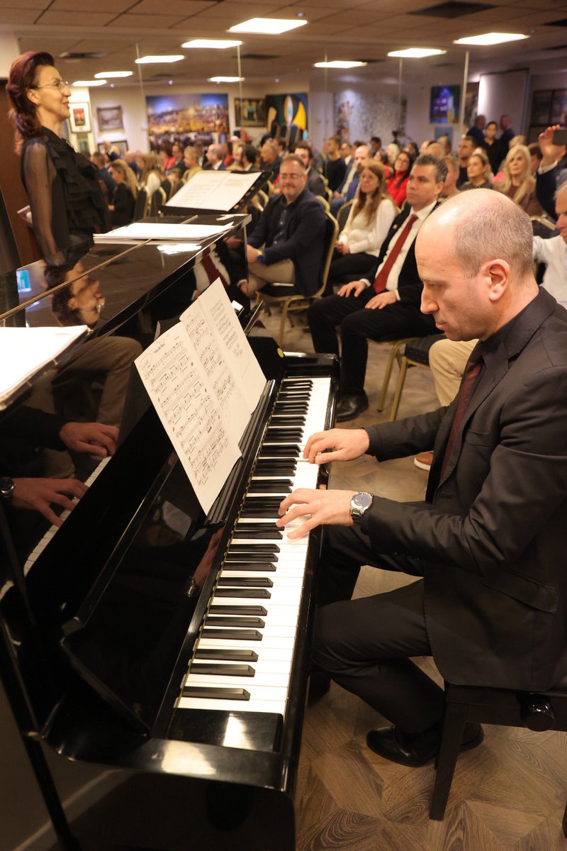 AlEmbassyIsrael's tweet image. 🇦🇱 On the occasion of Albania’s National Day, Ambassador Meri Kumbe welcomed members of the diplomatic corps, partners, and friends to celebrate our Independence Day and the strong ties between Albania and Israel.

@AlbanianDiplo @IsraelMFA