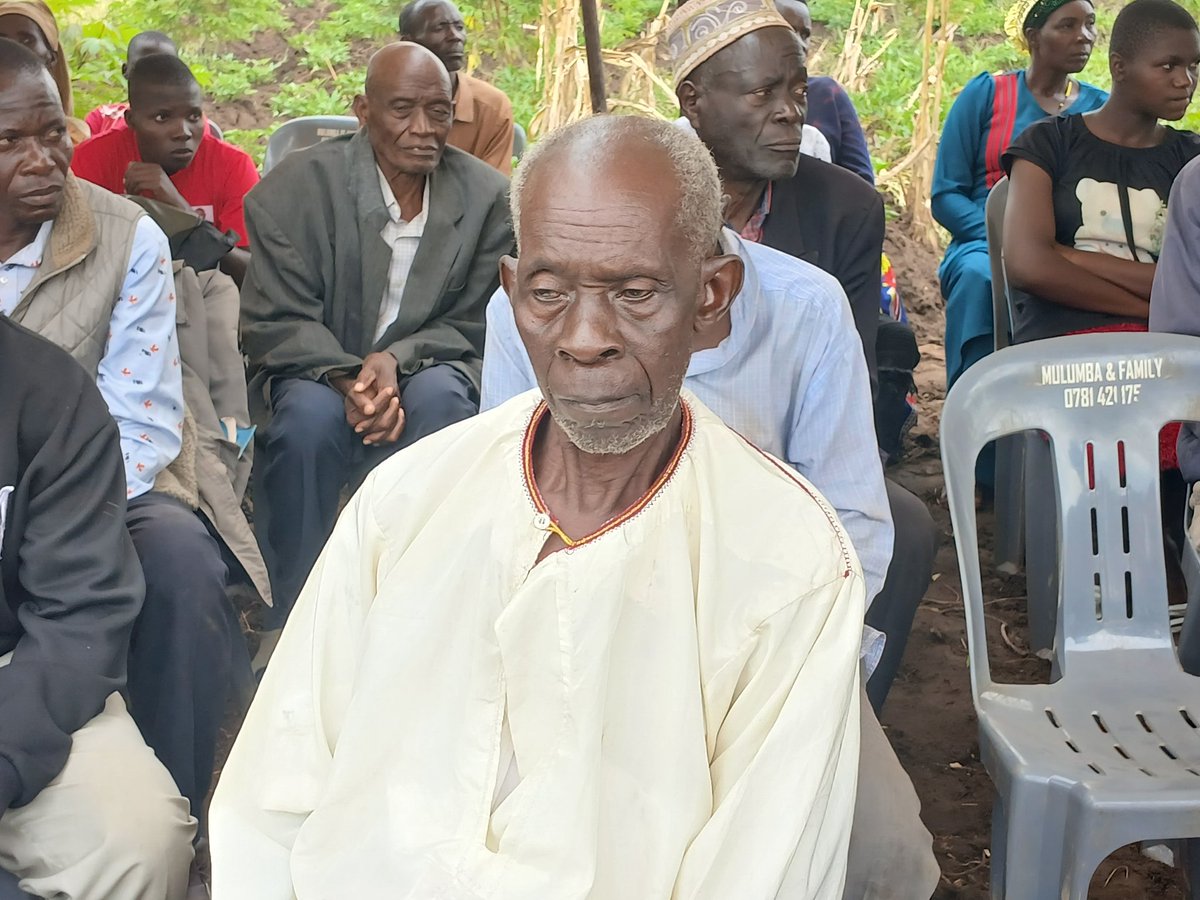 LuukaDistr55961's tweet photo. Olwa leero enhaku dho'mwezi 13th Omwezi gwa Namughaghuzo abaise Nkwanga okwetorora Ensi yonayona bakunganiire kusimuko yaibwe e'Ksozi Mawembe okutyamya Omukunganya oghe'kiika kyaibwe ku ikonero okulamula #Obukwanga
#BaiseNkwangaClanGeneralAssembly2025 @KingNadiopeIV https://t.co/saoexNgF7u