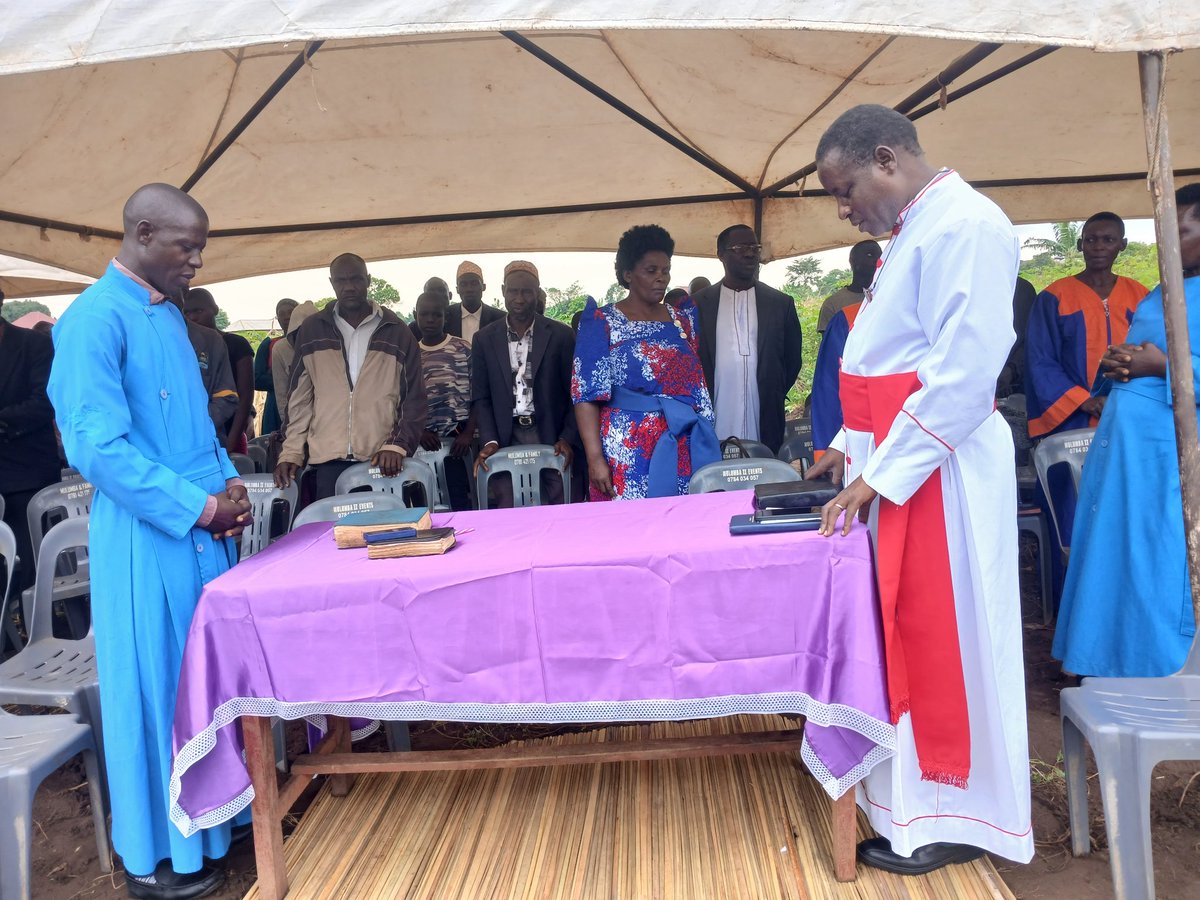LuukaDistr55961's tweet photo. Olwa leero enhaku dho'mwezi 13th Omwezi gwa Namughaghuzo abaise Nkwanga okwetorora Ensi yonayona bakunganiire kusimuko yaibwe e'Ksozi Mawembe okutyamya Omukunganya oghe'kiika kyaibwe ku ikonero okulamula #Obukwanga
#BaiseNkwangaClanGeneralAssembly2025 @KingNadiopeIV https://t.co/saoexNgF7u