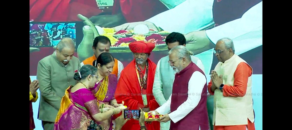 A truly divine moment 🕉️✨

For the very first time, devotees receive darshan of sacred fragments of the ORIGINAL Somnath Jyotirling during the inaugural session of Sanatan Rashtra Shankhanad Mahotsav

Preserved for over 1,000 years, these holy fragments of the Jyotirling damaged