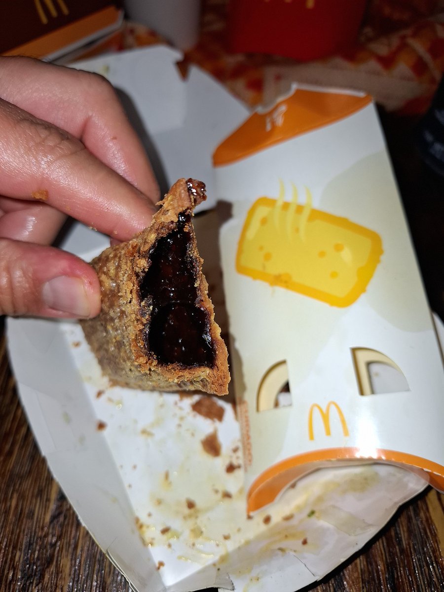 lagl13's tweet photo. @McDonaldsMexico mira cómo preparan el pay de piña en marina nacional CDMX https://t.co/aCzcHc1gHg
