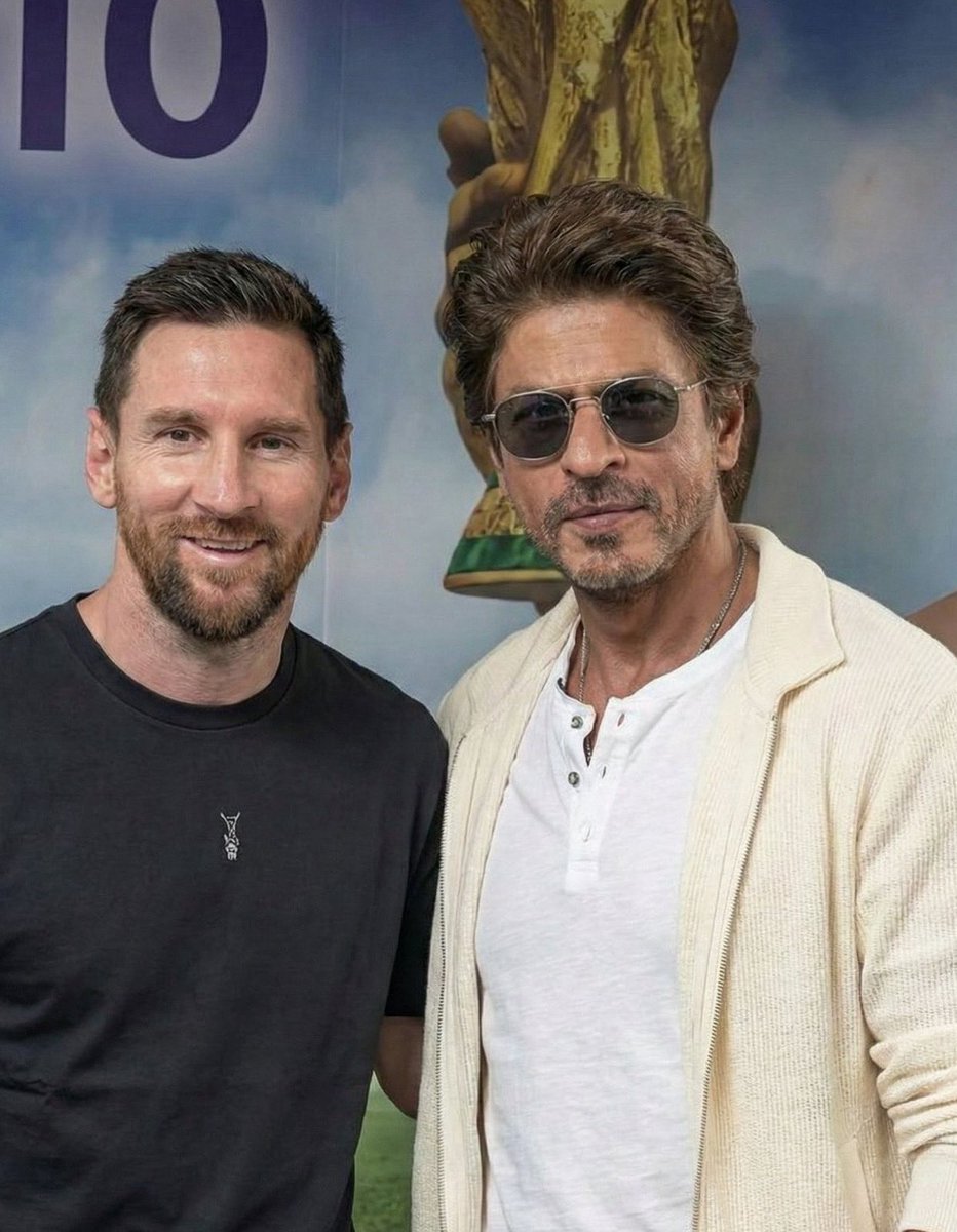 TeamSRKsArmy's tweet photo. Two Goats of their respective Fields 🐐 

Leo Messi &amp; Shah Rukh Khan Ladies &amp; Gentleman 🌟 🌟 

@iamsrk #Messi #ShahRukhKhan𓀠 #MessiInIndia #MessiInKolkata #SRKxMessi https://t.co/kdZeQKbU6K