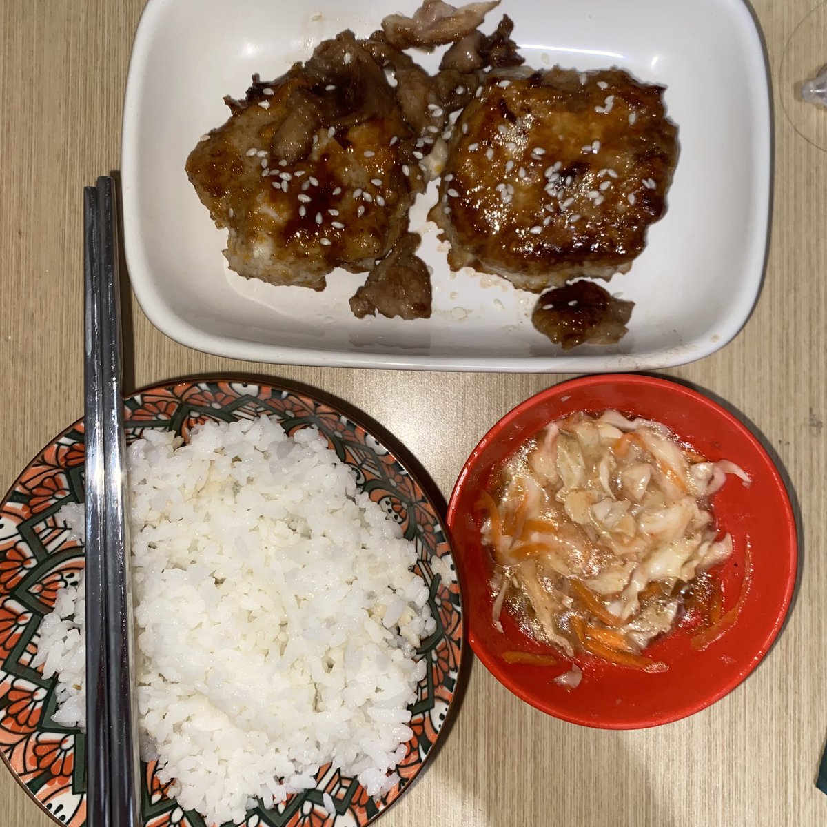 vdlllll's tweet photo. sharing another photos of masak masak..
ak buat garlic fried clams, pempek, ca pakcoy, dimsum kejuu, chicken tsukune, bening bayem sama bandeng daan lauk2nya enihh

n.b all of those ga dibuat dalam satu hari kok! https://t.co/qNaXtwikmR