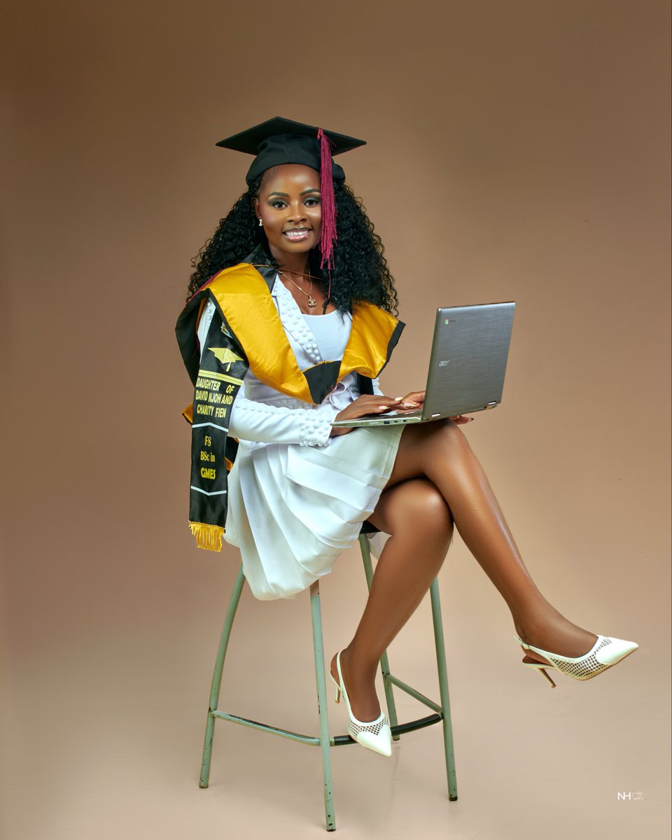 NjohHope's tweet photo. Life paused me for 6years, I returned. I worked in one region, studied in another, and still made it out victorious.✌🏽🎓 https://t.co/CnEKdxKkk1