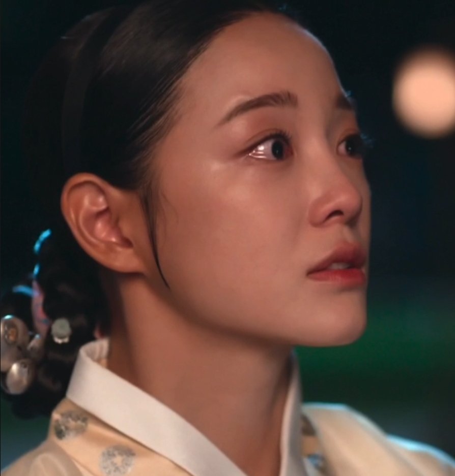 턱선봐.. 저 목뼈봐.. 귀봐.. 코봐.. 눈봐.. 입술봐.. 하 진짜 너무 아름다워!!!!